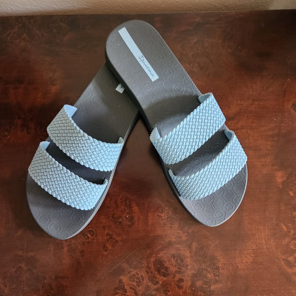 SZ 9 LIGHT BLUE/GRAY SLIDE SANDALS/FLATS, by IPANEMA